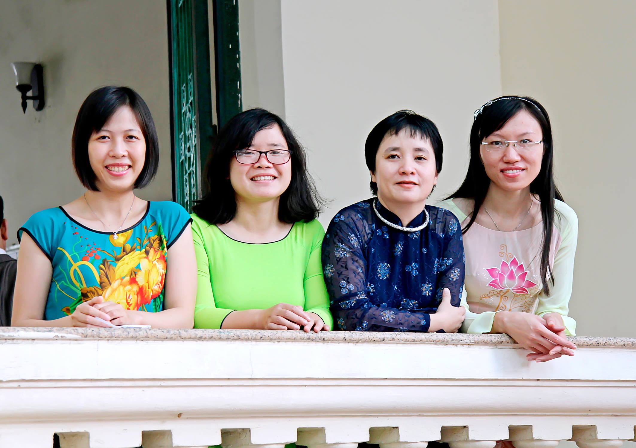 Các cán bộ hiện công tác tại Phòng Văn học nước ngoài (20/11/2013)